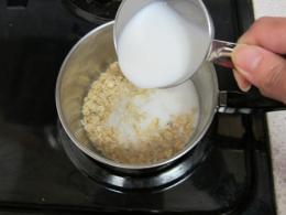 Ako variť ovsené vločky s mliekom: recept, proporcie