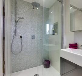 Sprcha v kúpeľni bez sprchovacieho kúta: jemnosť dizajnu