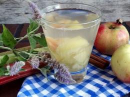 Wie man Apfelkompott kocht: Schritt-für-Schritt-Rezept mit Fotos